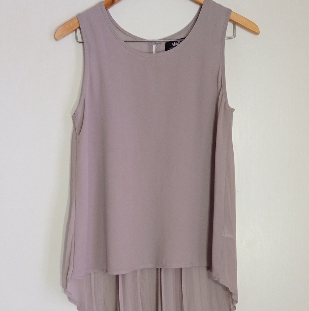 Lulu's sleeveless high low pleated blouse women's size medium